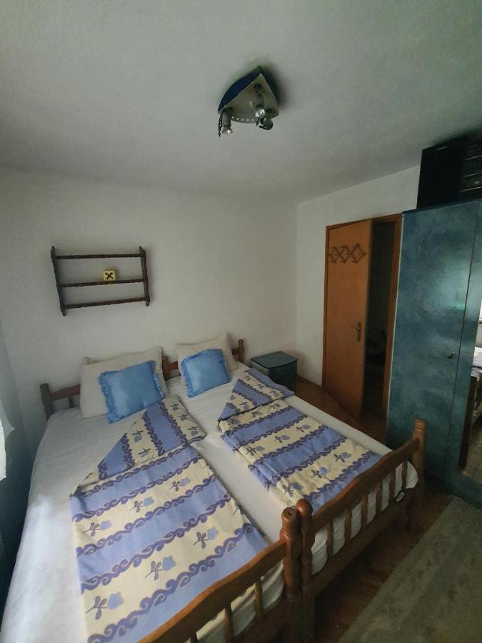 Izo Stan Apartment *